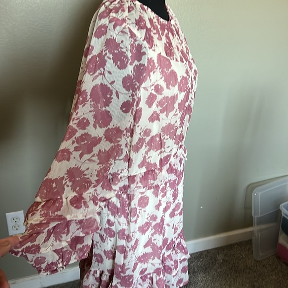 Simply Vera Floral Pink and White Dress - Picture 2 of 9